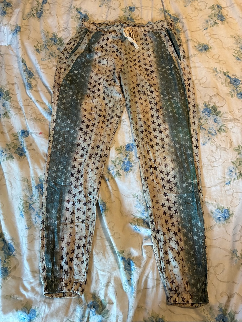 100% Rayon Star-Print Women's Jogger Pants in Beige and Olive Green